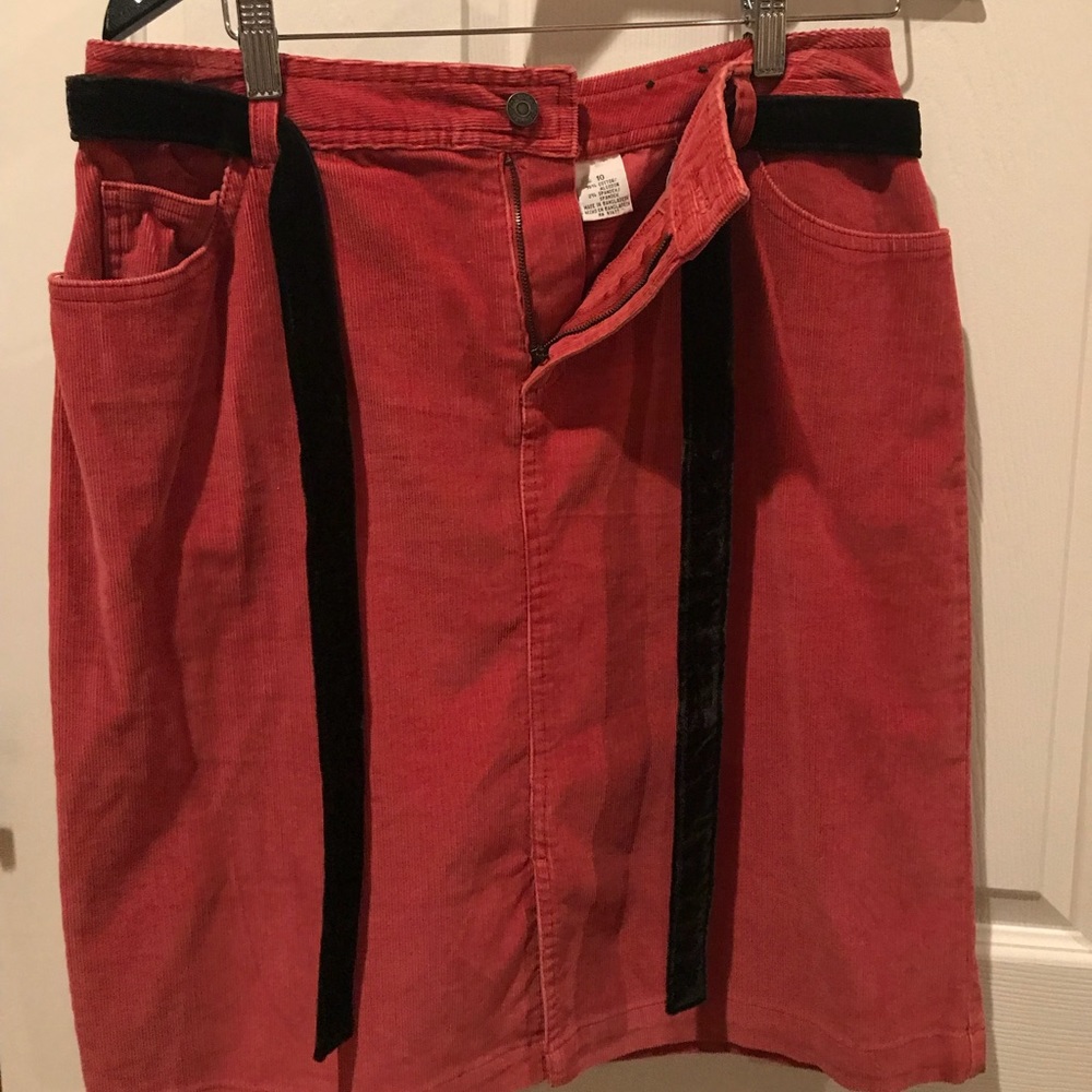 Cute corduroy skirt with velour belt